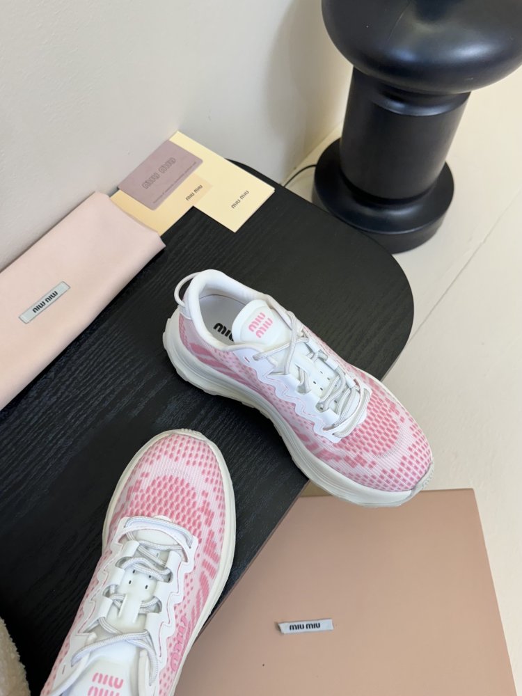 Кроссовки женские фото 4