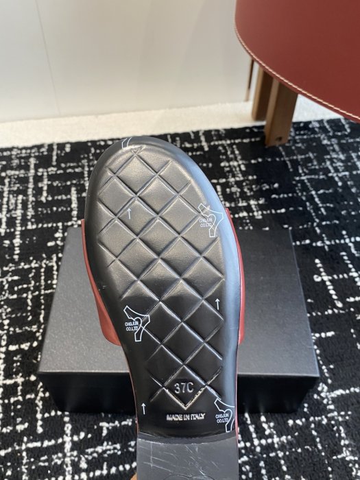 Шльопанці жіночі фото 9