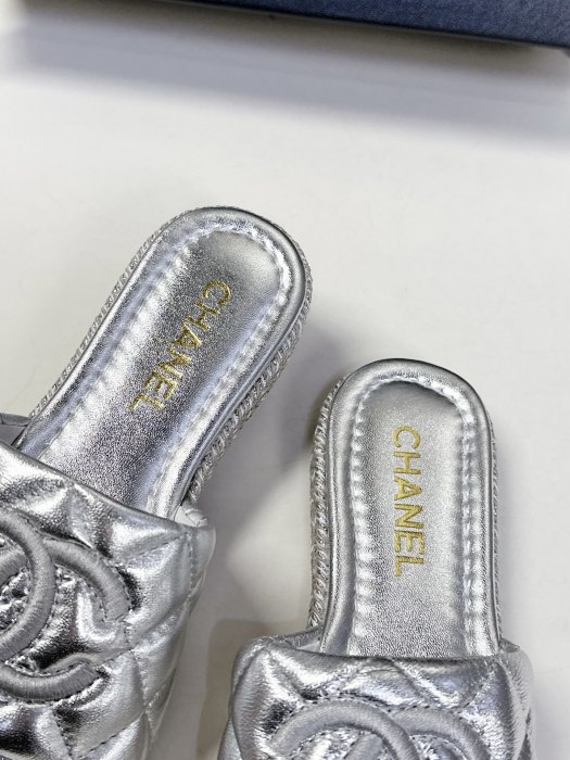 Шлепанцы фото 7