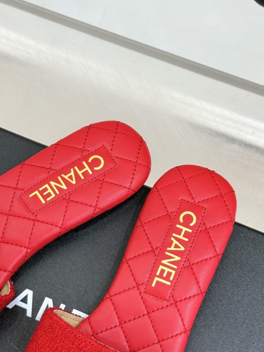 Шлепанцы женские фото 8