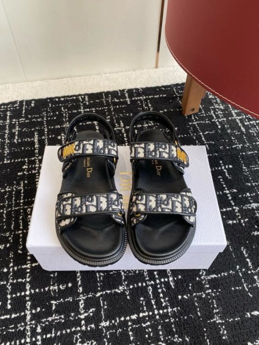 Сандалі жіночі фото 8