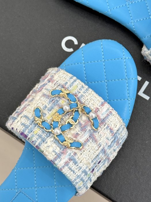 Шлепанцы женские фото 7