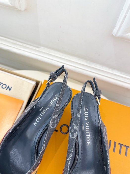 Босоножки фото 7