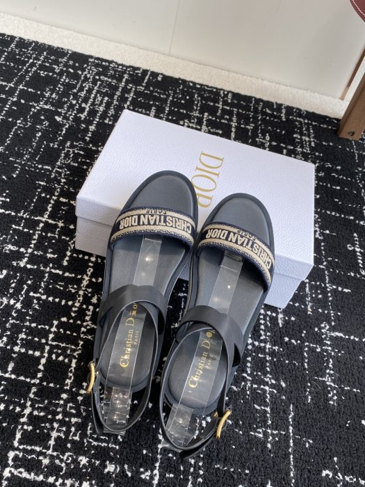 Босоножки фото 4