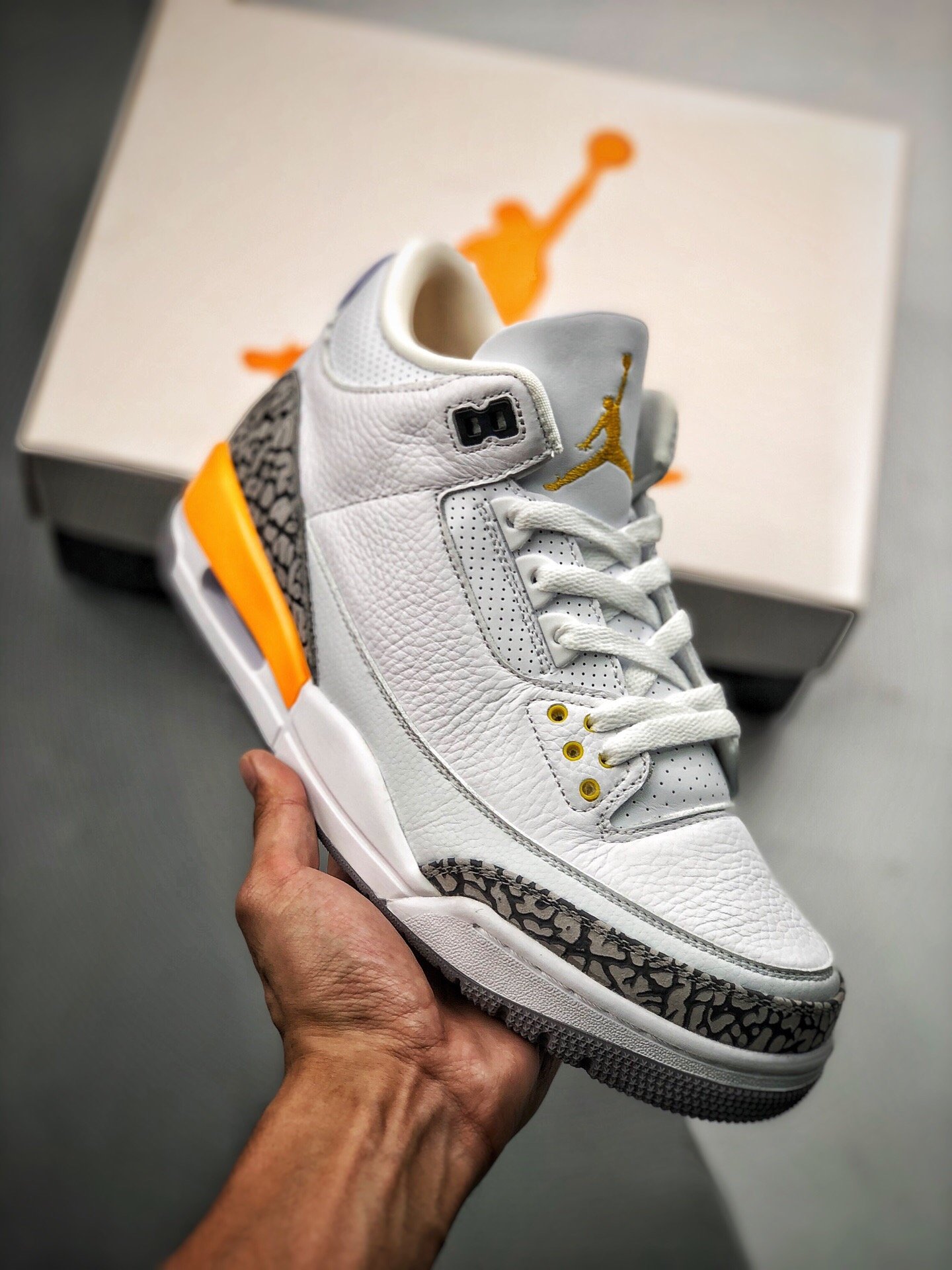 Orange store jordan 3s