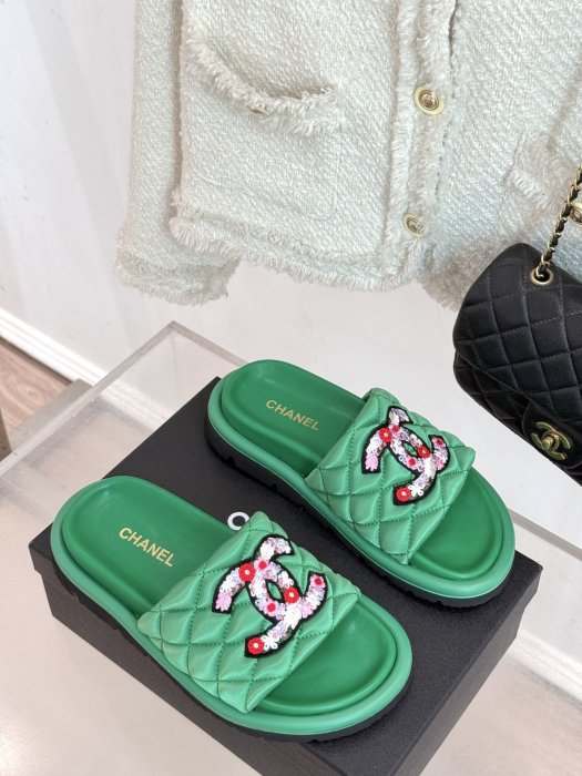 Шлепанцы фото 3