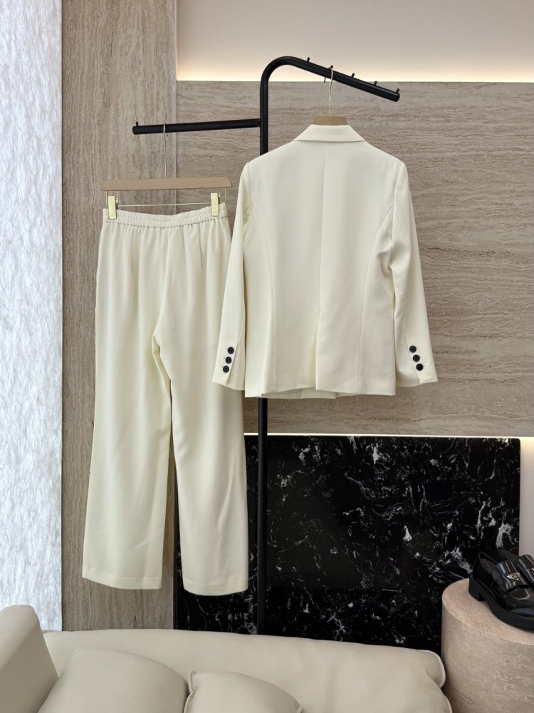 Костюм женский фото 2