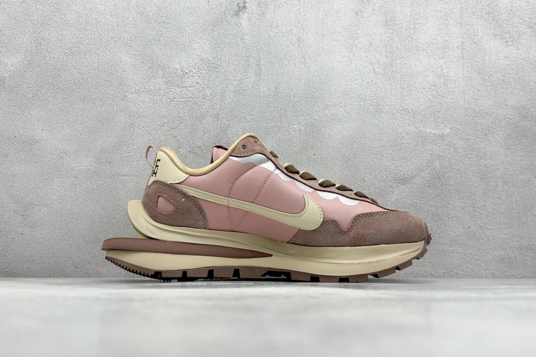 Кроссовки Sacai X NIKe vaporWaffle фото 2