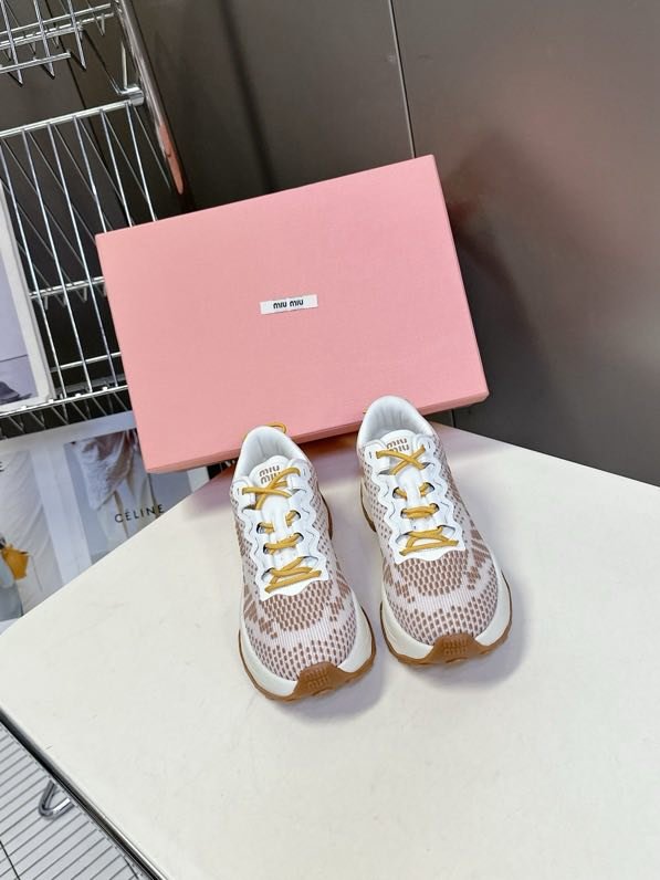 Кроссовки женские фото 6