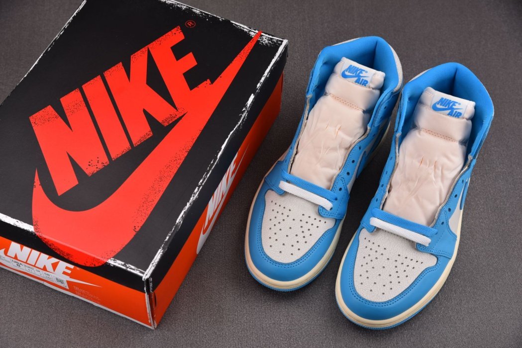 Кроссовки Air Jordan 1 Retro High OG UNC Reimagined фото 7