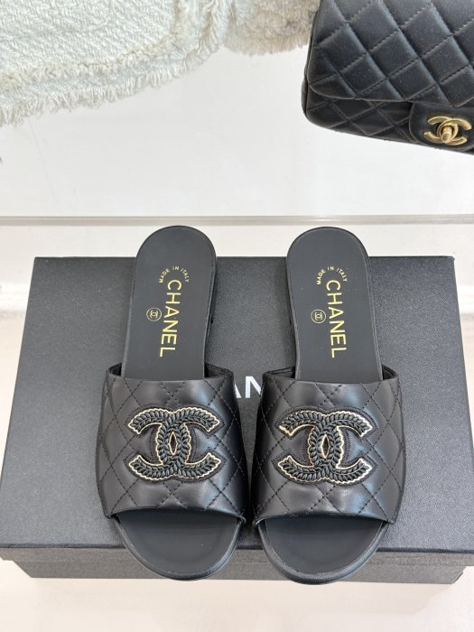 Шлепанцы фото 4