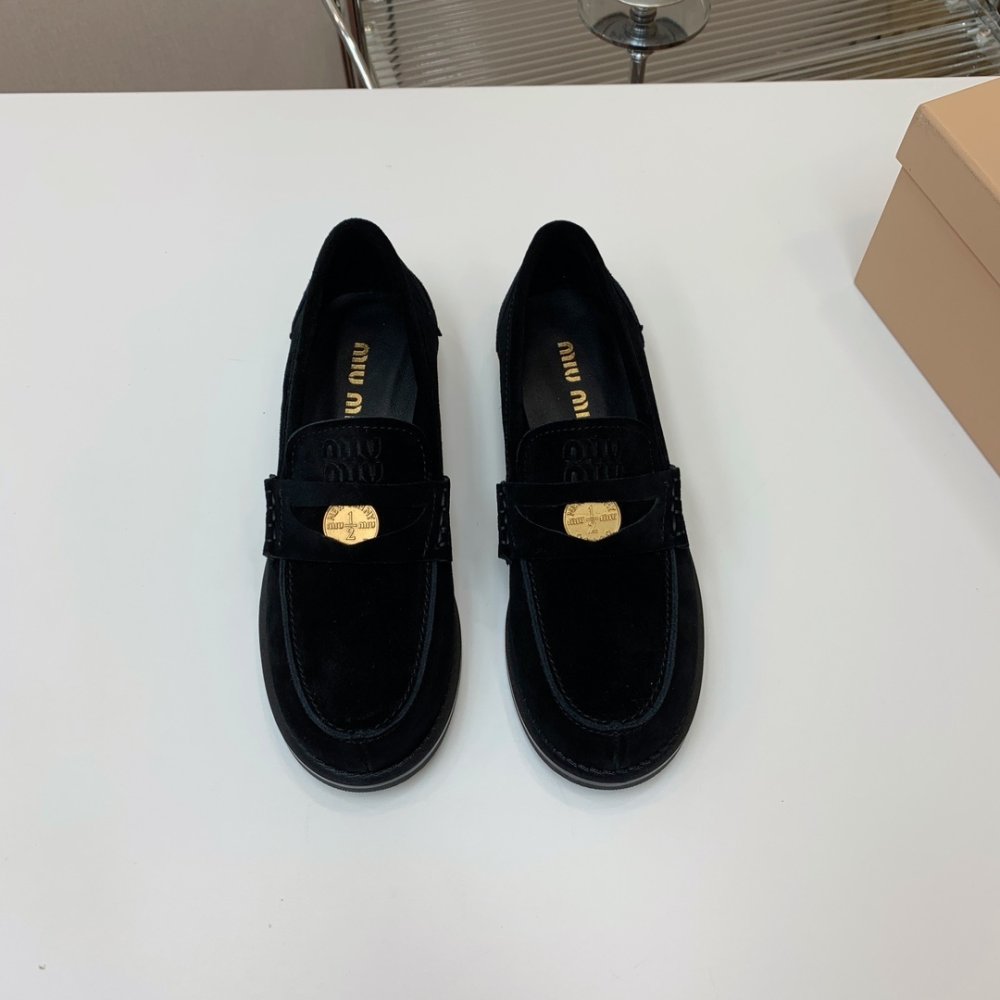 Лоферы женские