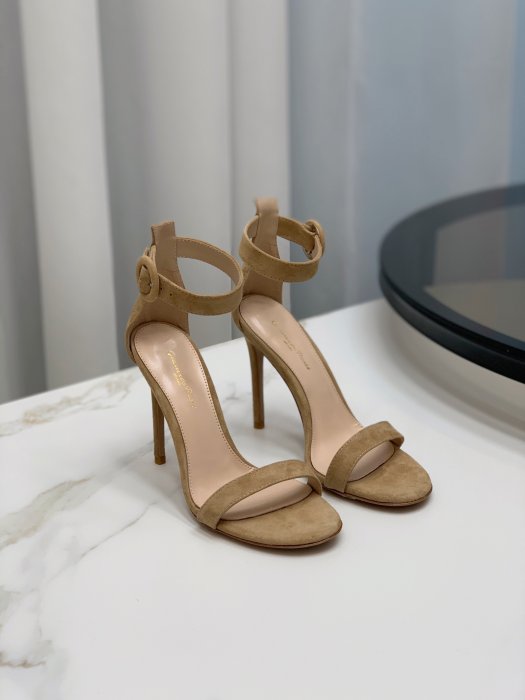 Босоножки фото 7