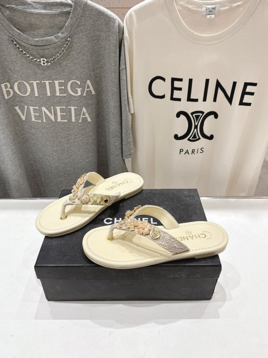 Шлепанцы фото 3