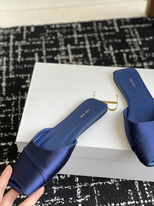 Шлепанцы женские фото 7