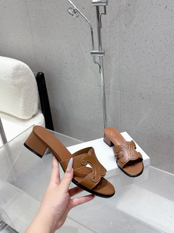 Шлепанцы женские фото 3