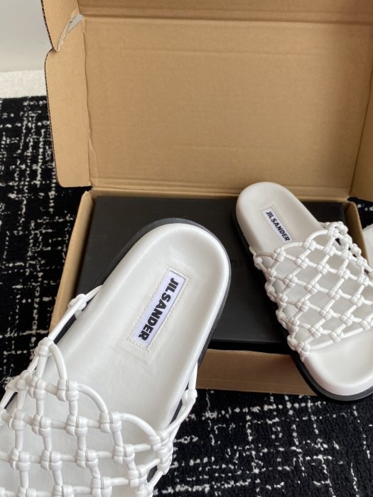 Шльопанці жіночі фото 8