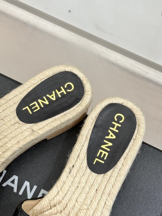 Шльопанці жіночі фото 8