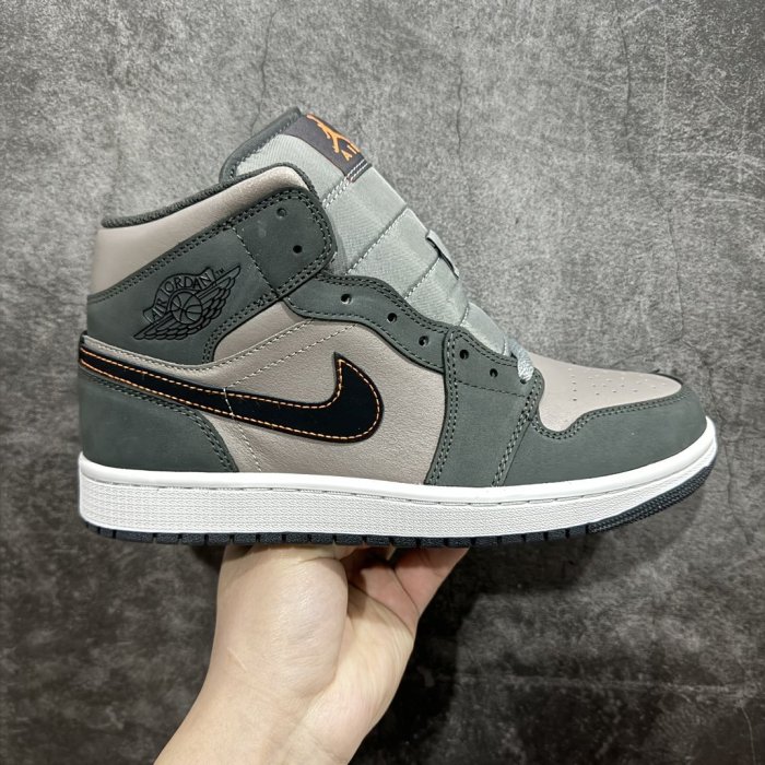 Sneakers Air Jordan AJ1 Mid