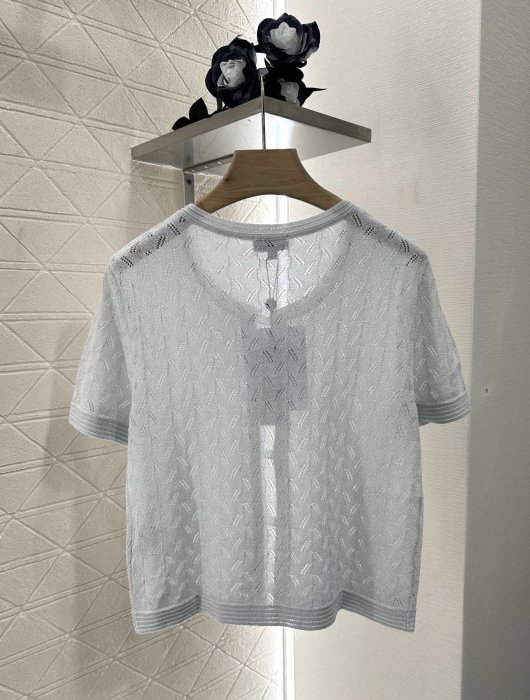 T-shirt women's фото 2