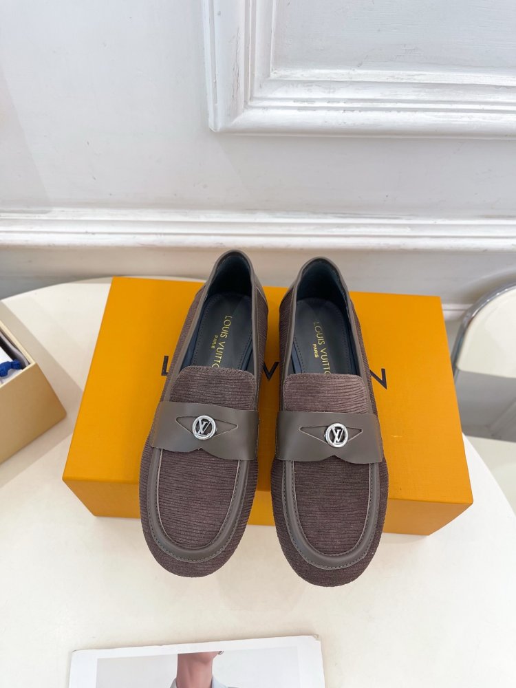 Лоферы женские