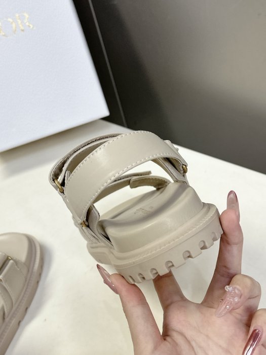 Сандалі жіночі фото 8