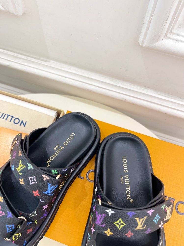 Шлепанцы женские фото 8