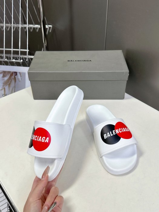 Шлепанцы фото 4