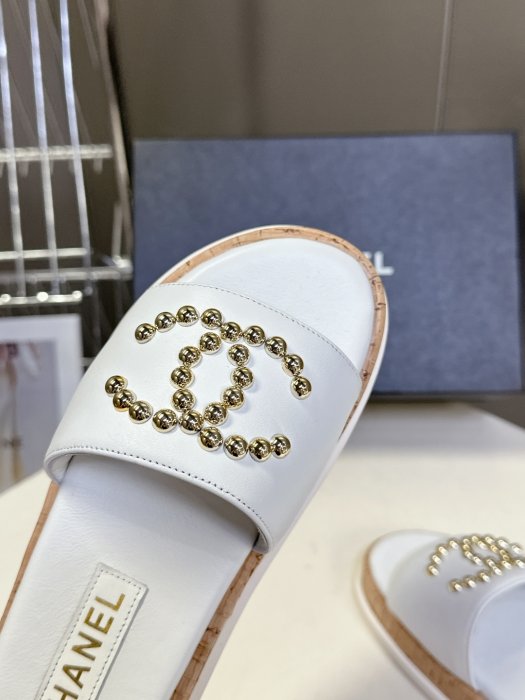 Шлепанцы женские фото 7