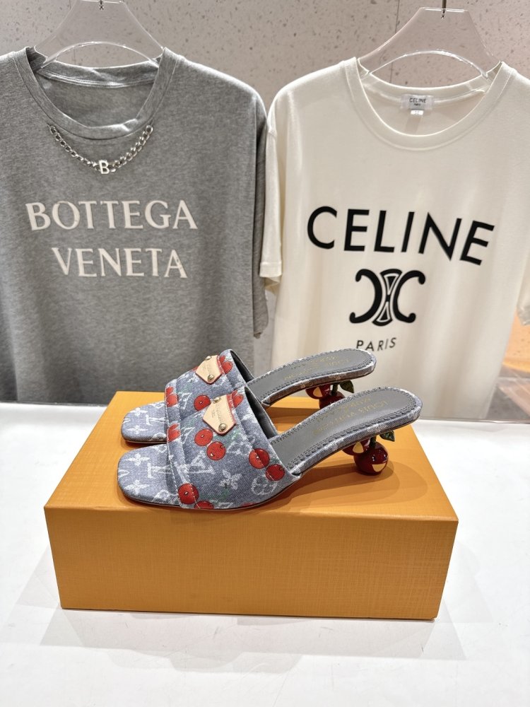 Босоножки фото 3