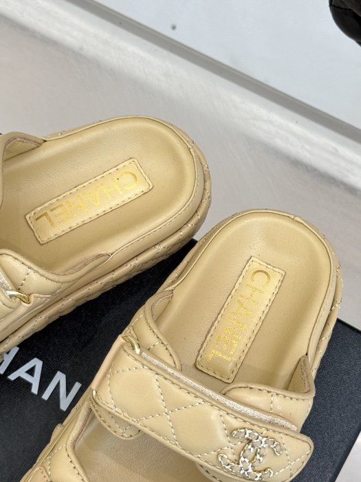 Шлепанцы женские фото 8