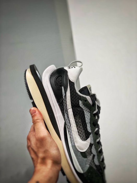 Кросівки Sacai x NK VaPorwaffle 3.0 Black and White CV1363-001 фото 9