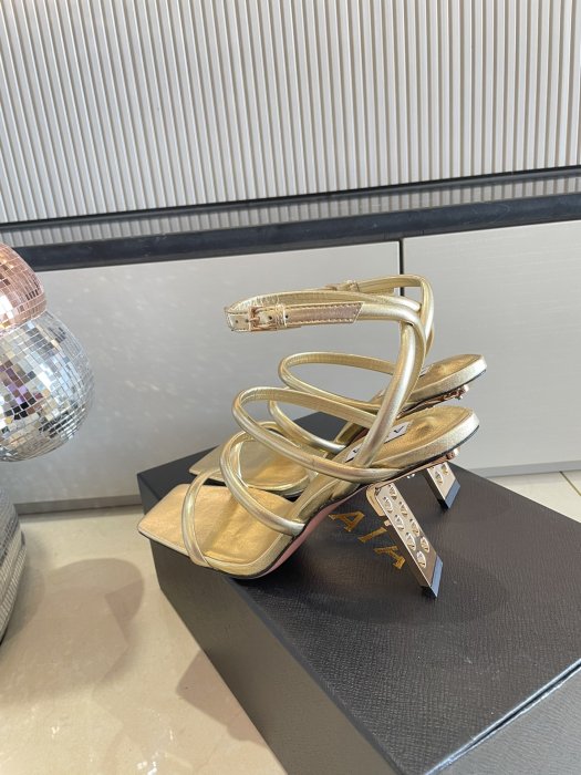 Босоножки фото 5