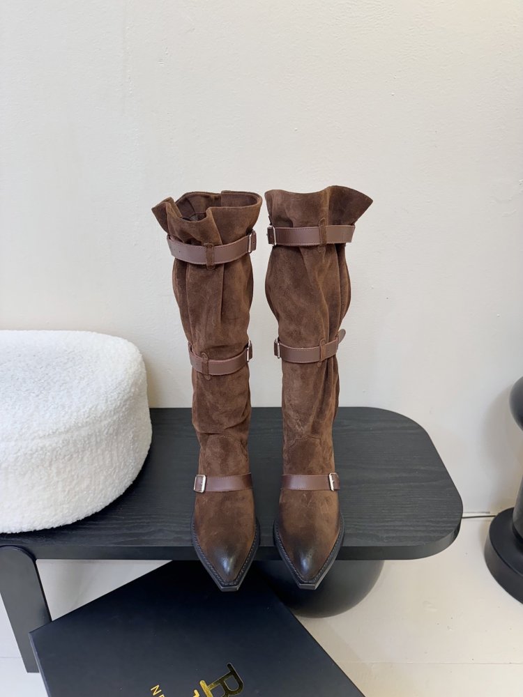 Чоботи жіночі