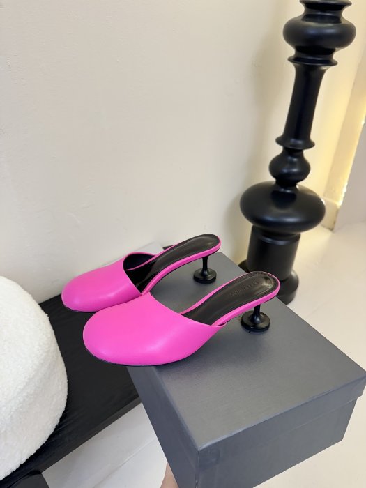 Шлепанцы женские фото 5