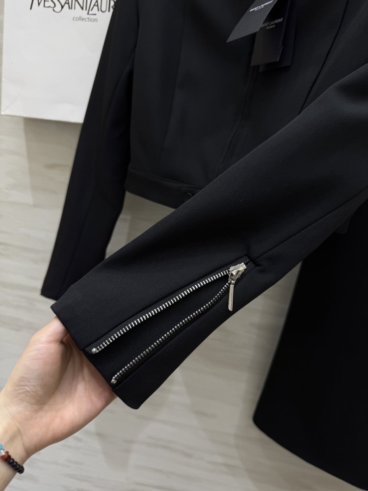 Костюм женский фото 2