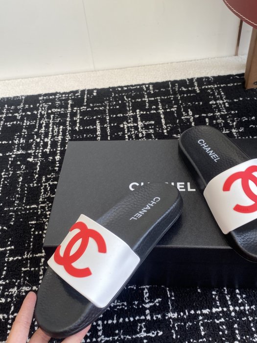 Шлепанцы женские фото 7