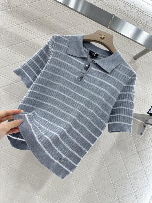 T-shirt women's фото 6