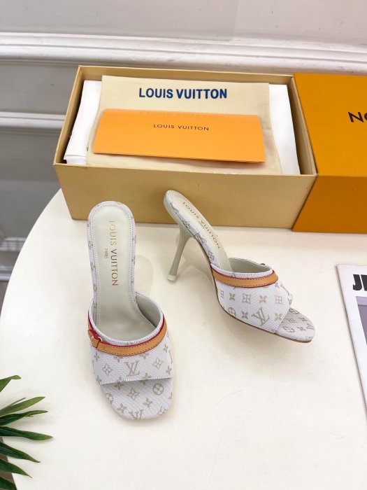 Босоножки фото 5