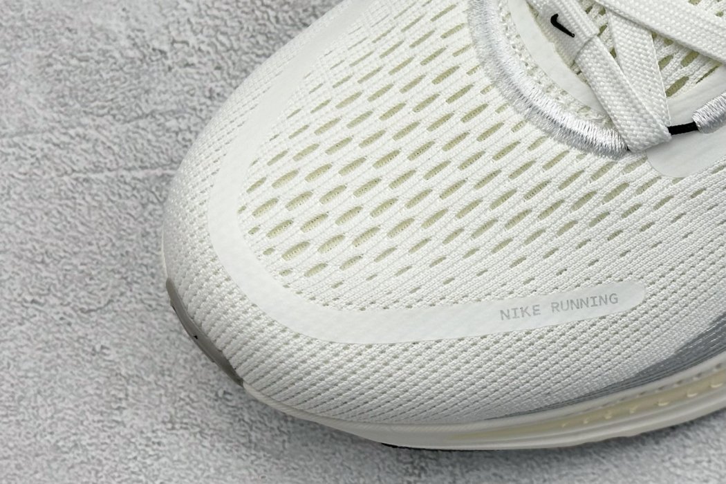 Кроссовки Zoom VOMERO 18 фото 7