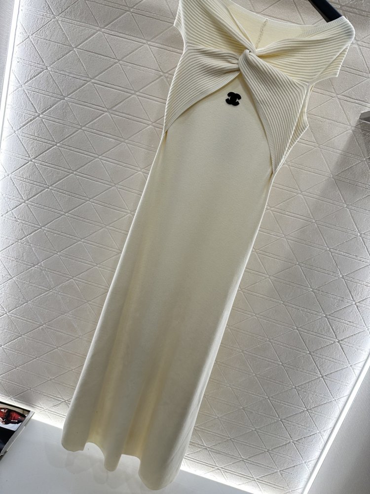 Платье плиссированное трикотажное с открытыми плечами фото 5