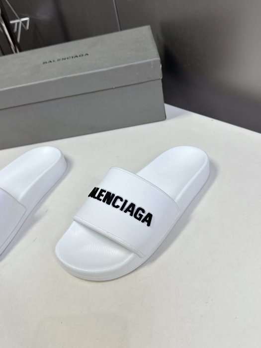 Шлепанцы фото 3