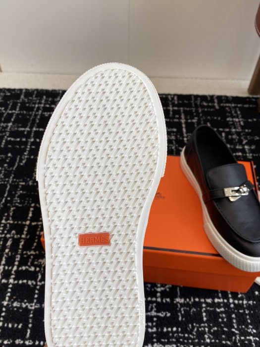 Лоферы кожаные женские фото 9