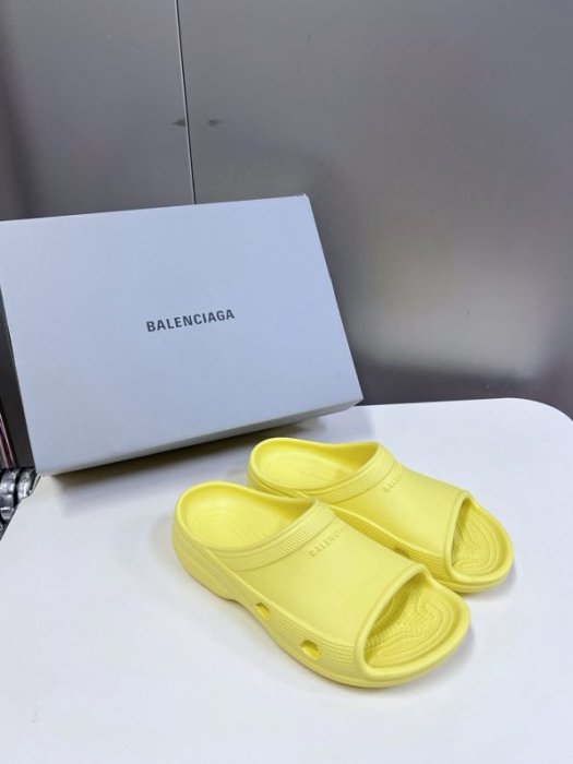 Шлепанцы женские