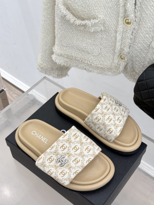 Шлепанцы фото 3