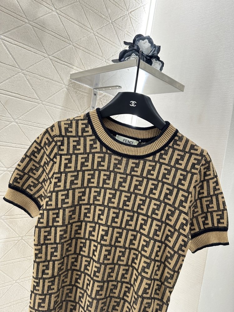 Футболка жіноча фото 4