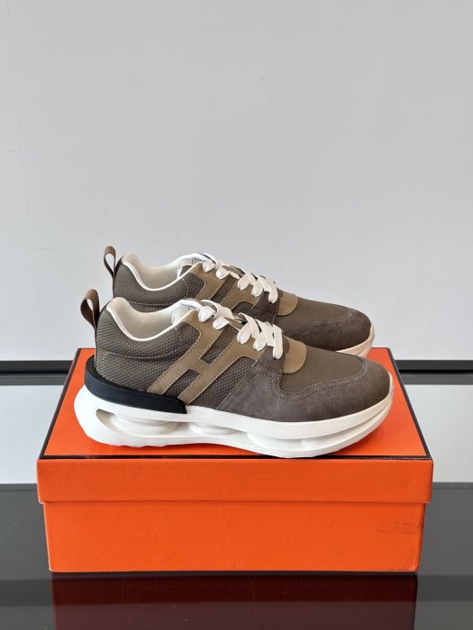 Кросівки чоловічі