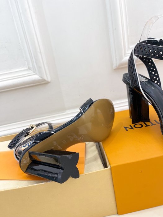 Босоножки фото 9