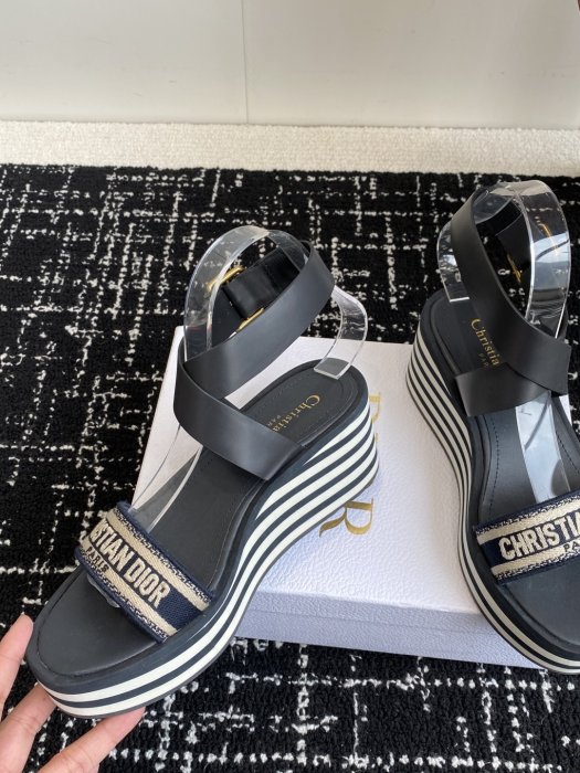 Босоножки фото 7