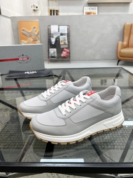 Кросівки чоловічі